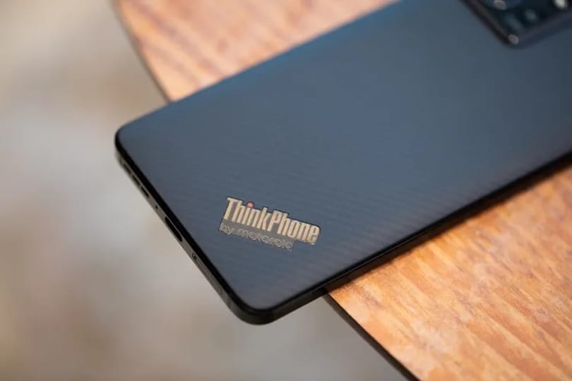 Csúcsmobilt villantott a Lenovo, itt a ThinkPhone by Motorola