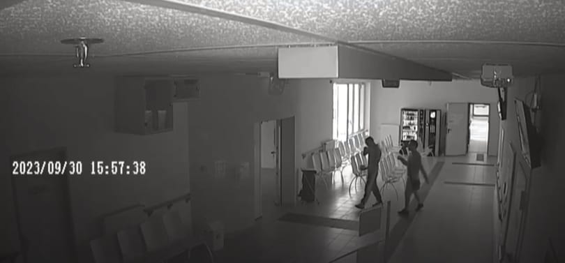 Kórházban gyújtogattak, keresi őket a rendőrség – videó