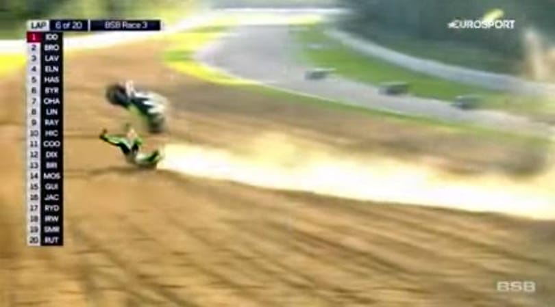 Irtózatosat bukott 276 km/h-s tempónál egy motorversenyző – videó