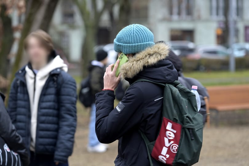 „Most elég rossz, hogy nem lehet náluk telefon” – van, aki nem éri el a gyerekét az iskolai bombariadók alatt