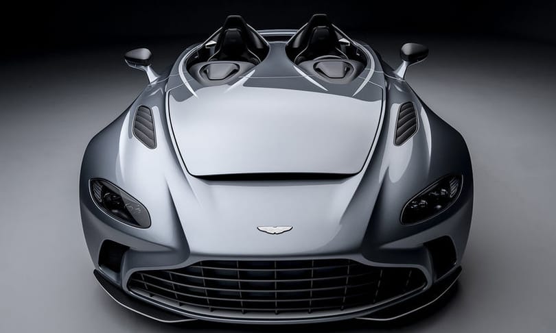 Szélvédő nélküli 700 lóerős Aston Martin érkezett