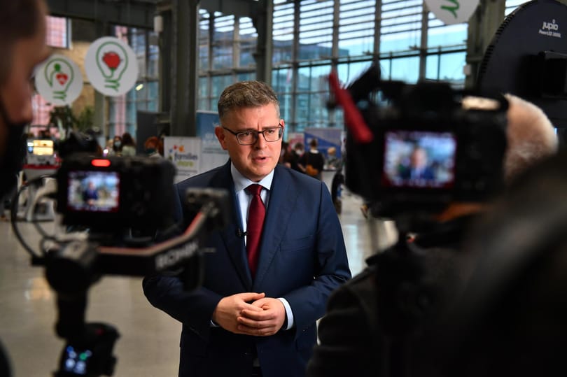 Menesztik a Sándor-palota hivatalvezetőjét, Novák Katalin jobbkezét