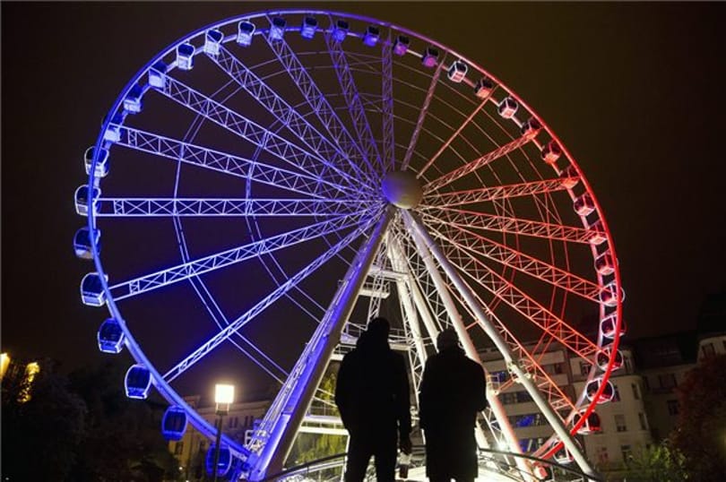 Fotó: francia színekben az Erzsébet téri óriáskerék