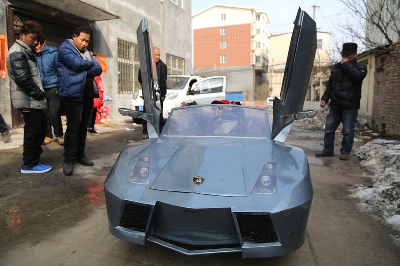 Milyen Lamborghinit épít unokájának egy kínai nagypapa?