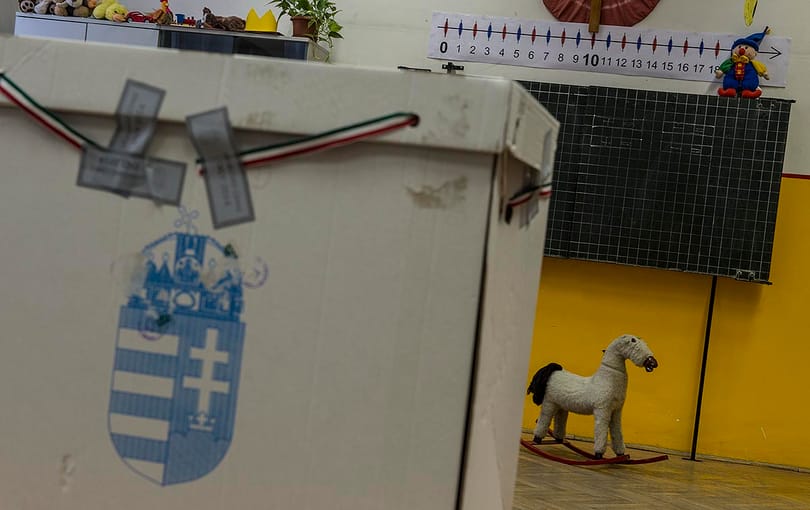 Jönnek az új minipártok, párnál nem tudni, szimplán bolondok-e, vagy minket néznek annak