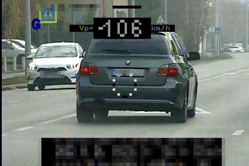 Nemcsak a százas tempó, de más baj is volt egy BMW-ssel Kecskeméten