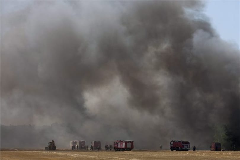 Több mint egy napja oltják a lángoló gumitelepet