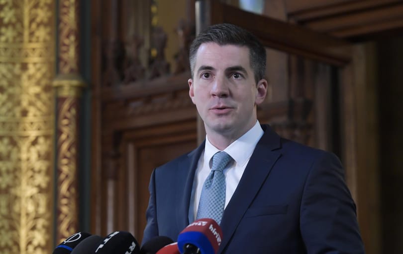 Kocsis Máté úgy cáfolta a DK-s Varju László „rémhírét”, hogy ő írta le, mielőtt az elhangzott volna
