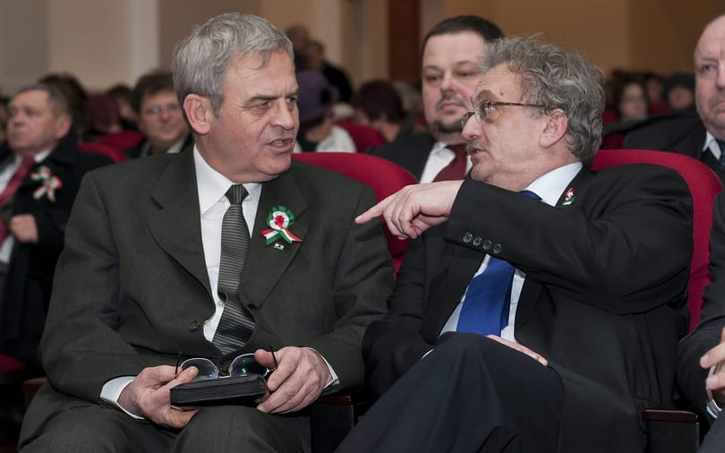 A román miniszterelnök is visszavonná Tőkés kitüntetését