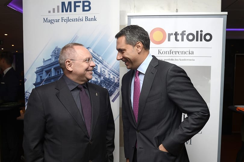 Látta már Orbán kezét gúzsba kötve? Lázárnak sikerült!