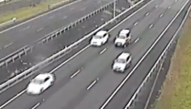 Igencsak meglepődhettek a központban, amikor meglátták az autópálya-kamera felvételét – videó