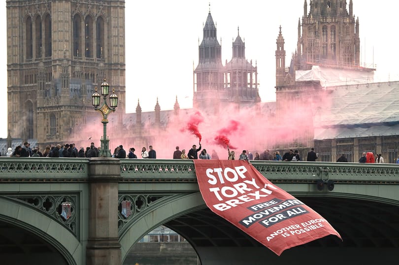 Újabb ember távozott a brit kormányból a Brexit-megállapodás miatt