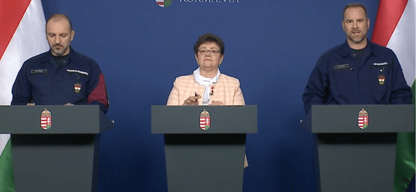 A parlamenti ciklus mémekben: Ereszcsatornán és biciklin jártuk végig a 2020-as járványidőszakot