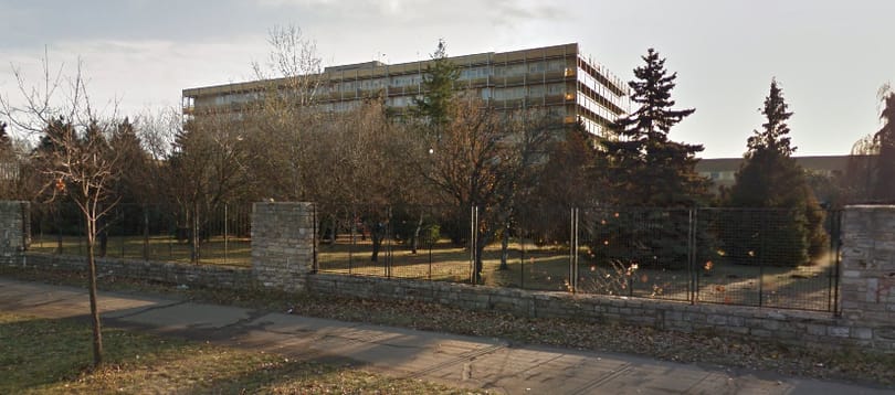 Olyan hangos a kistarcsai kórház klímája, hogy nem tudnak aludni a közeli lakótelepen
