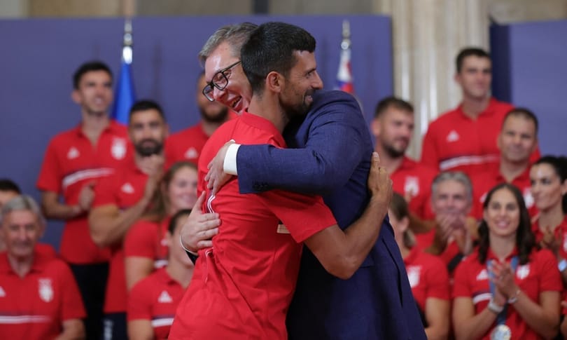 Szerbia ott tart, hogy nemzeti hősből közellenség lett Emir Kusturica és Novak Djokovic