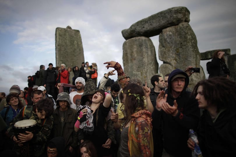 Ezrek ünnepelték Stonehenge ősi köveinél a téli napfordulót