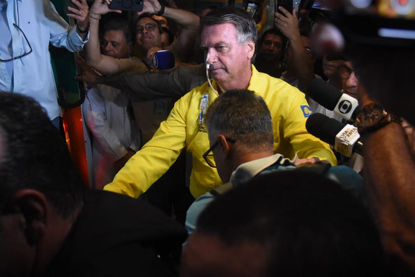 Tizenkét órán át volt a műtőben a volt brazil elnök, Jair Bolsonaro