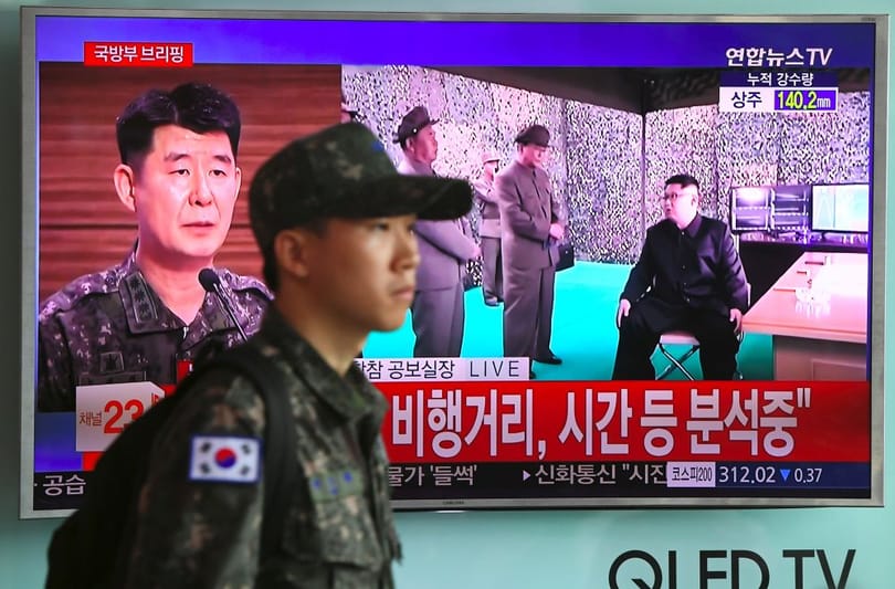 Börtönre ítéltek egy dél-koreai férfit, aki százkilósra hízott, csak hogy ne hívják be katonának