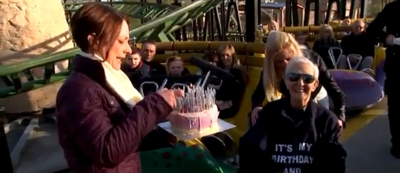 Hullámvasútazással sem ünnepeltek még 105. szülinapot - videó