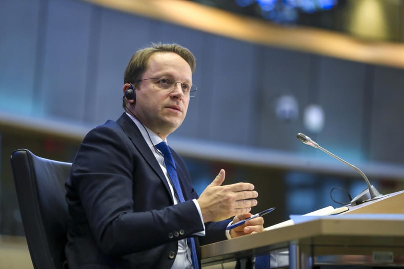 Ismét vizsgálatot kezdeményeznek az EP-ben Várhelyi Olivér magyar uniós biztossal szemben
