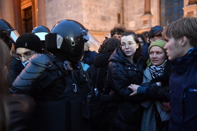 Putyin rendelete a várt eredményt hozta: menekül már, ki merre lát
