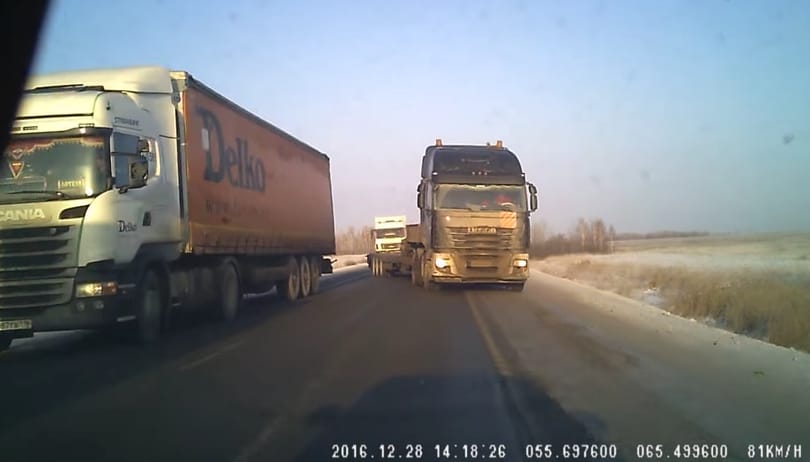 Nehéz elhinni, hogy ezt a balesetet megúszta a sofőr – videó