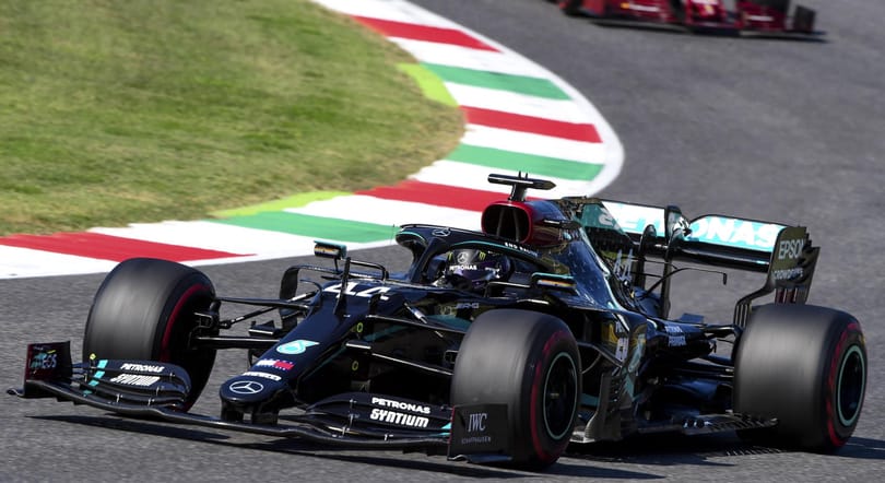 Többen is koronavírusosak a Mercedesnél, remeteként élnek az F1-csapat pilótái