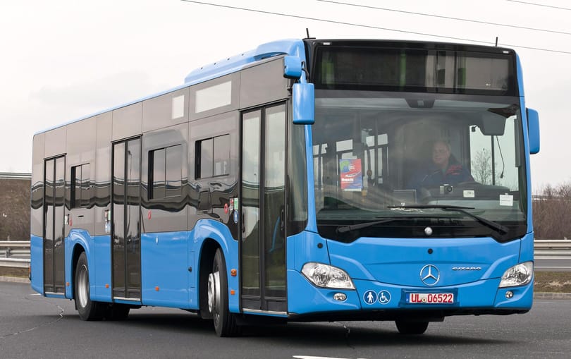 Fotók: átlépte a határt az első új busz