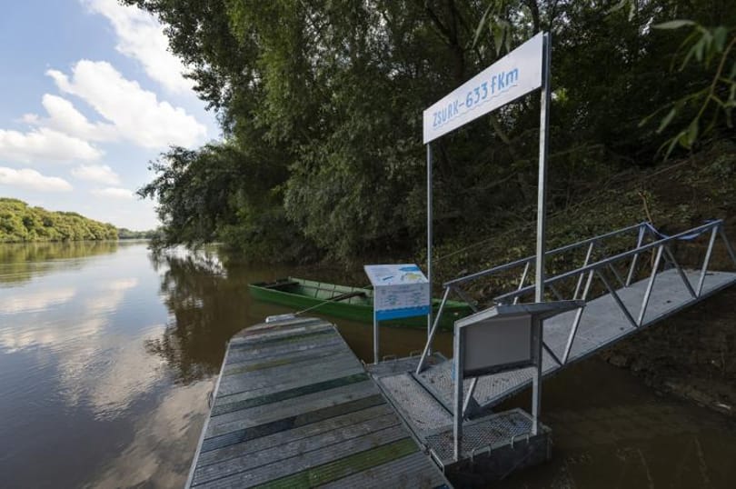Műanyag palackokból készültek kikötők a Tiszán