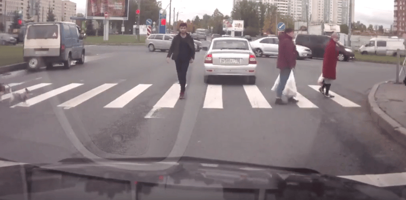 Videó: Paprikaspray-vel fogadták az agresszív autóst 
