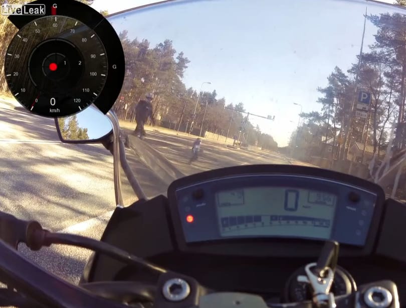 Ilyen egy igazán felelősségteljes motoros - videó