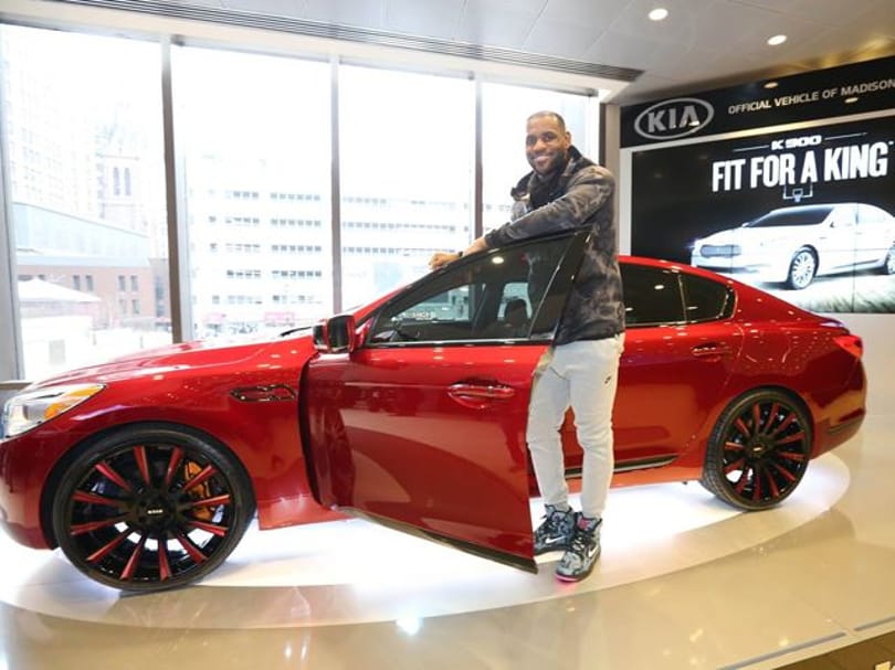 Egy Kiát népszerűsít a kosárlabdakirály LeBron James