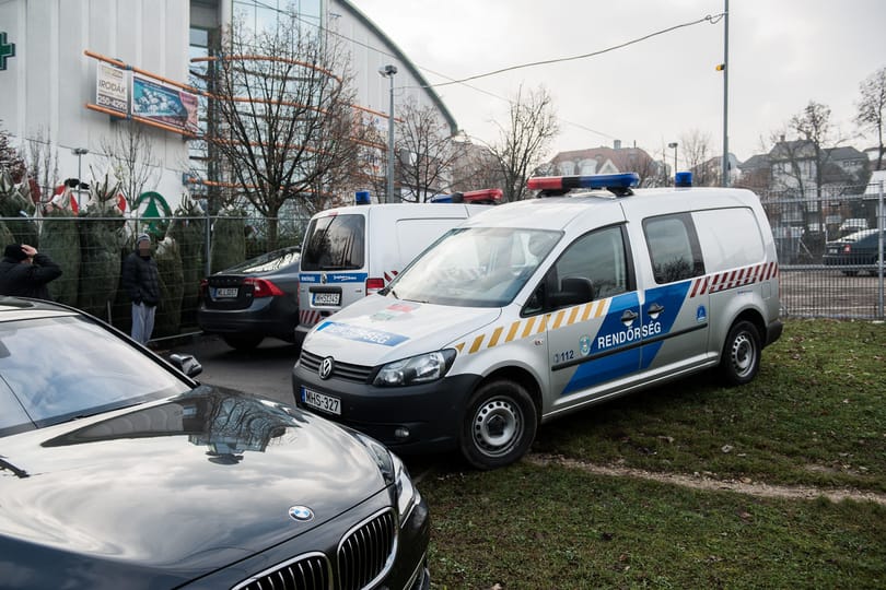 Lopott parfümökkel csencselt a Portikra rávalló Radnai?