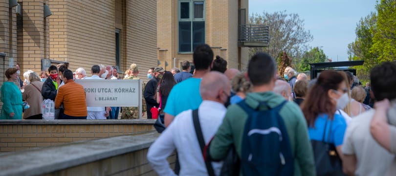 A Népszava úgy értesült, hogy ismét lehet időpontot foglalni Pfizerre, a Koronavírus Sajtóközpont cáfol