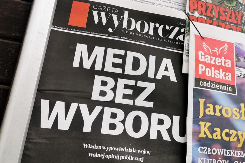 Orbánt másolja a lengyel kormány, amikor nekiesik a médiának