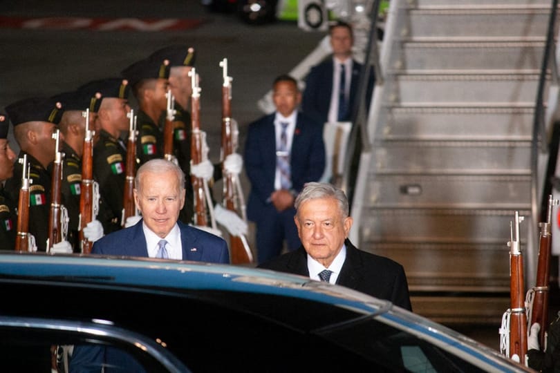 Joe Biden először érkezett meg elnökként Mexikóba 