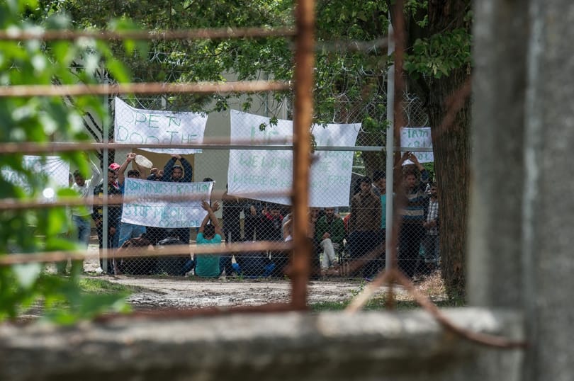 Kormánytisztviselő fojtogatott menekültet Kiskunhalason