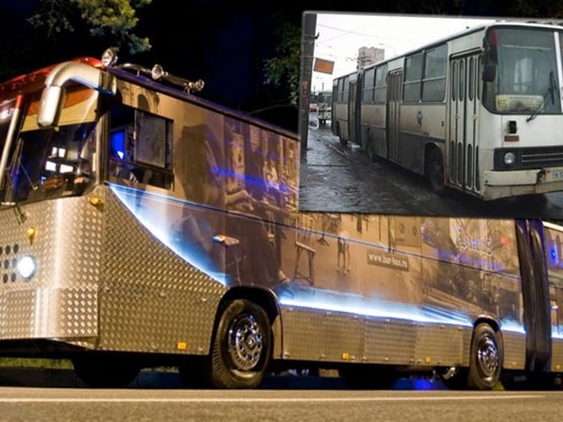 Mozgó sztriptízbárt csináltak egy kivénhedt Ikarus autóbuszból – fotók