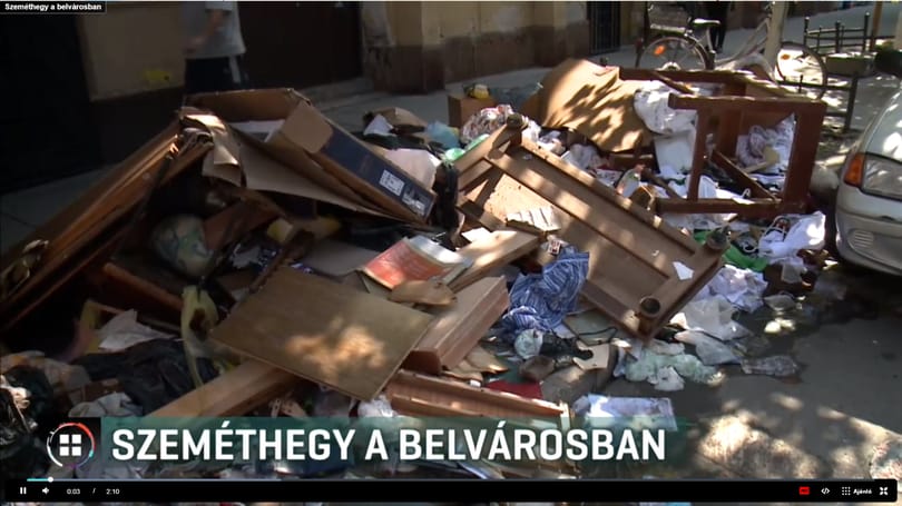 Telnek a napok, csak nem tűnik el a rejtélyes szeméthalom a belvárosi utcából