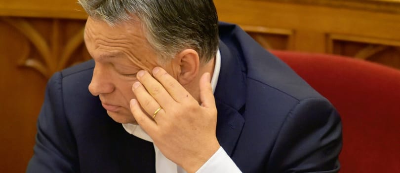 Orbán Grúziába utazik, és találkozik a CEU-n végzett államfővel is
