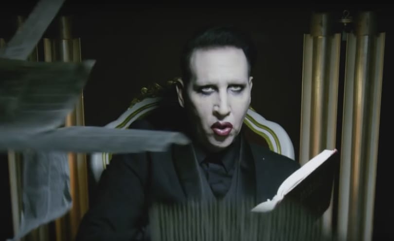 Kirúgta nemi erőszakkal vádolt zenészét Marilyn Manson