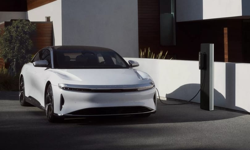 824 kilométert tud a gyakorlatban egy töltéssel a rekordhatékony legújabb amerikai elektromos autó