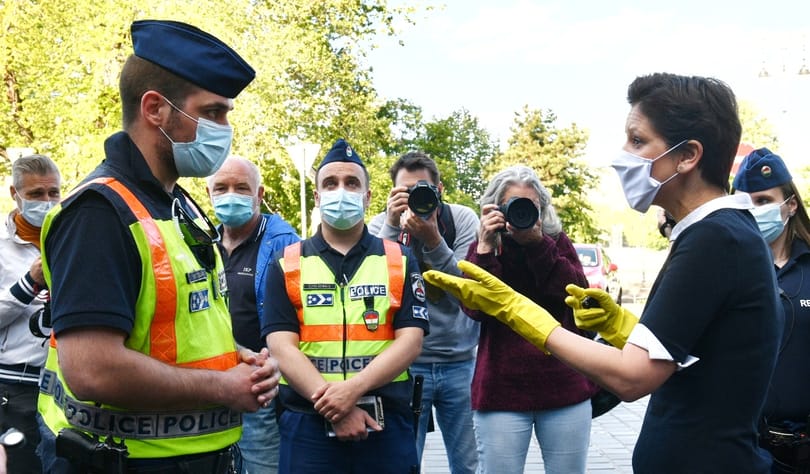 Hadházyt csak megállították, Szélt fel is jelentették a rendőrök a dudálós tüntetésen