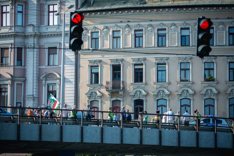 Feloszlatták a Nyugati téri tüntetést