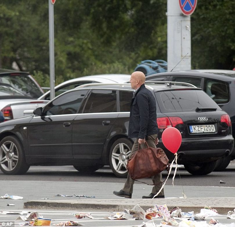 Még több fotó Bruce Willisről a Hősök terén
