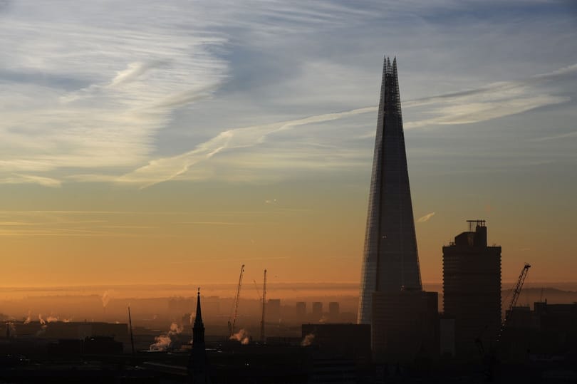 Robbanásig fúvódott az ingatlanlufi Londonban. A kipukkanás az egész országot fenyegeti