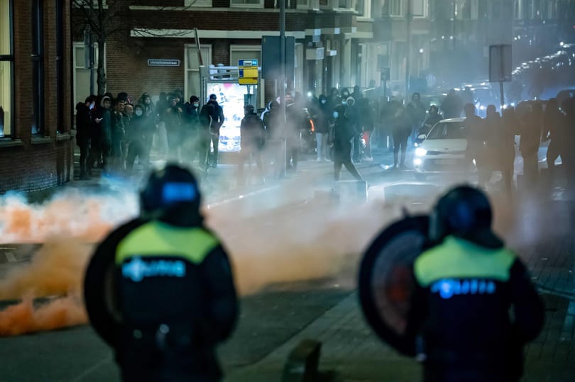 Rotterdamban lőni kellett a védettségi igazolvány ellen tüntetőkre