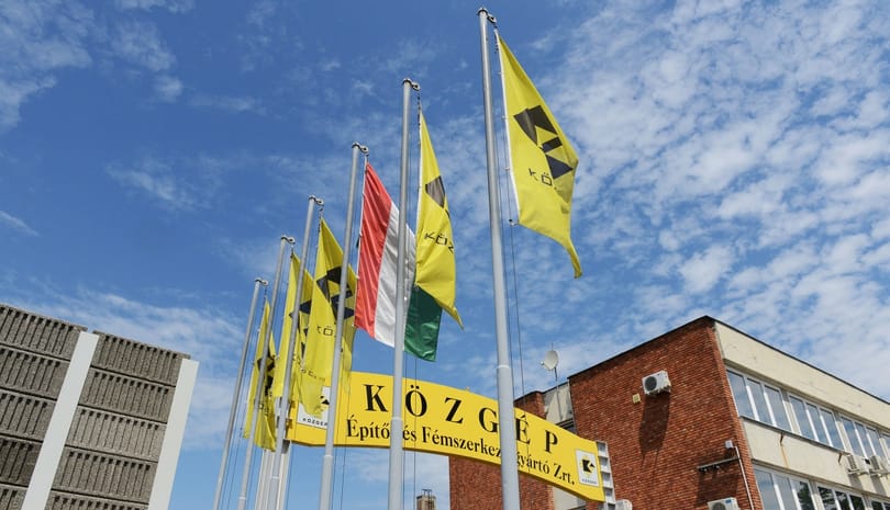 Nekiment a kormánynak Simicska cége az M4-es ügyében