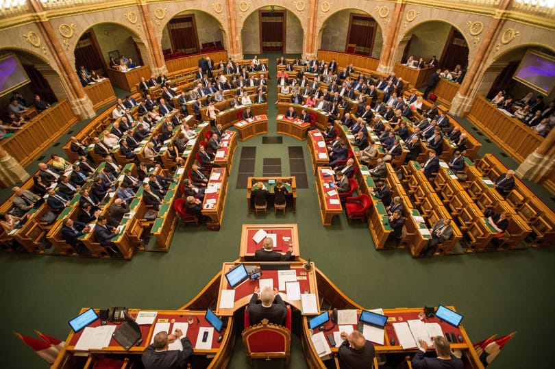 Összeülnek a parlamenti képviselők, de nem világos, mit fognak csinálni