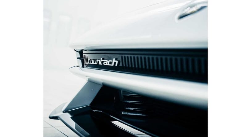 Íme az új Lamborghini Countach első gyári fotói